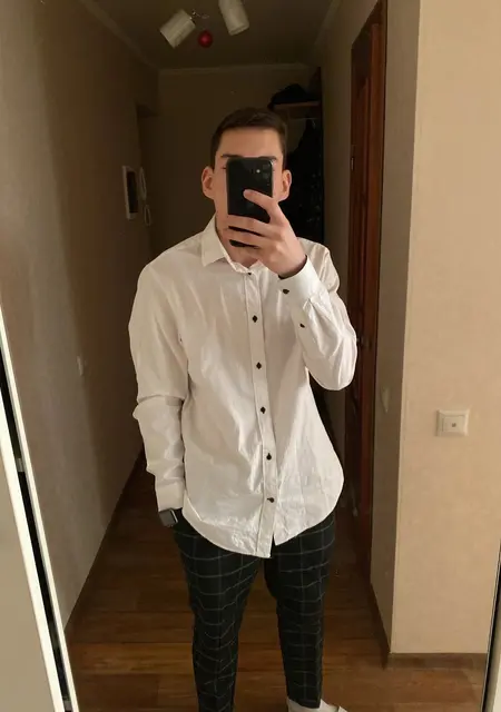 Я Виталий, 23, знакомлюсь для постоянных отношений в Саратове