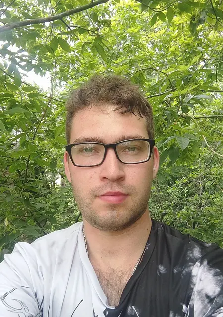 Дмитрий из Кораблина, мне 25, познакомлюсь на одну ночь