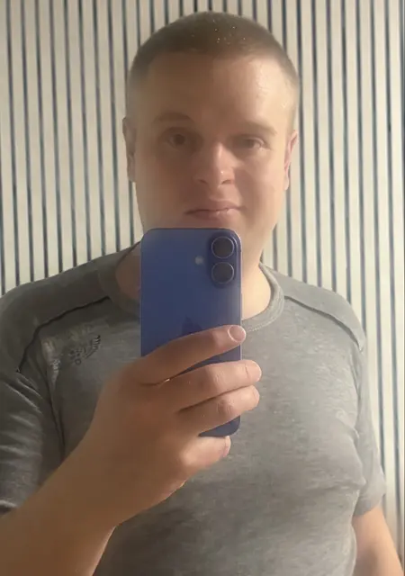 Я Кирилл, 27, из Москвы, ищу знакомства на одну ночь