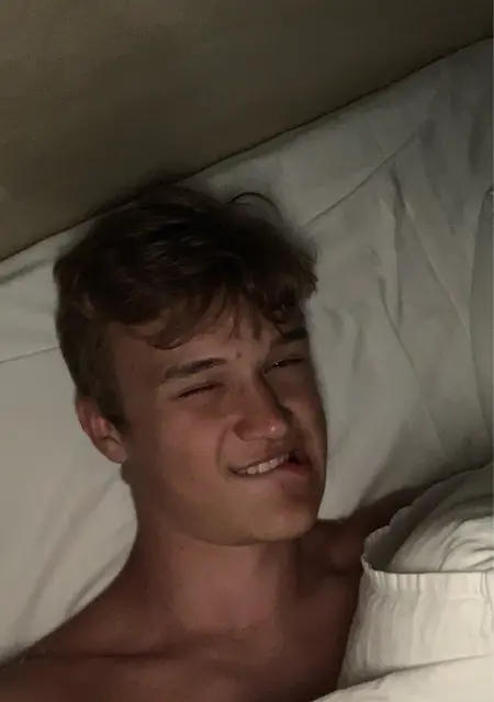 Дмитрий из Новомосковска, мне 22, познакомлюсь для приятного времяпровождения