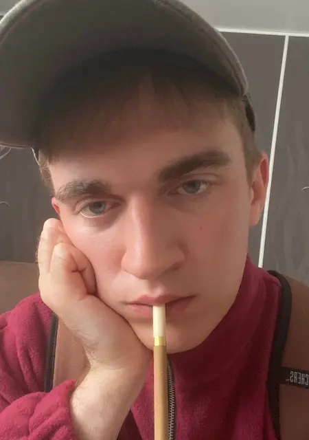 Я Роман, 24, из Южно-Сахалинска, ищу знакомства без обязательств