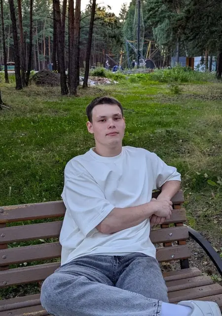 Я Кирилл, 21, знакомлюсь на одну ночь в Первоуральске