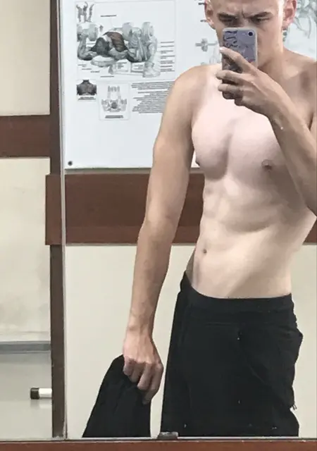 Я Роман, 20, знакомлюсь на одну ночь в Ульяновске