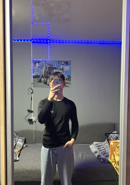 Я Виталий, 18, из Волгограда, ищу знакомство для вирта