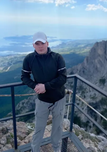 Я Максим, 25, из Москвы, ищу знакомства без обязательств