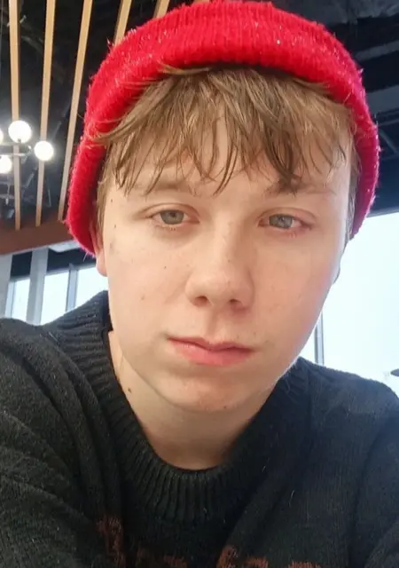 Я Никита, 18, из Кабардинки, ищу знакомства без обязательств