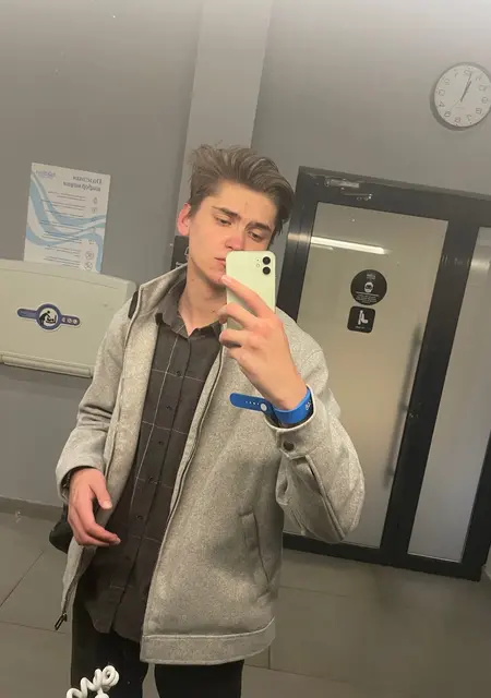 Aleksey из Екатеринбурга, мне 21, познакомлюсь без обязательств