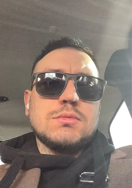 Илья из Ухты, ищу на сайте знакомства на одну ночь