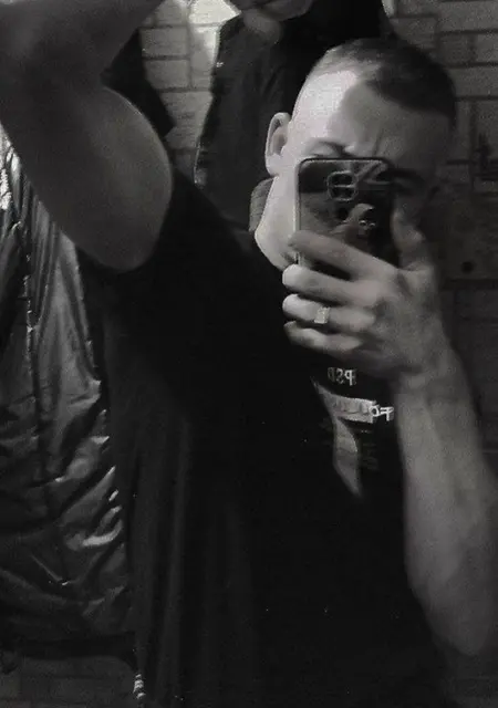 Я Александр, 21, из Новосибирска, ищу знакомства на одну ночь