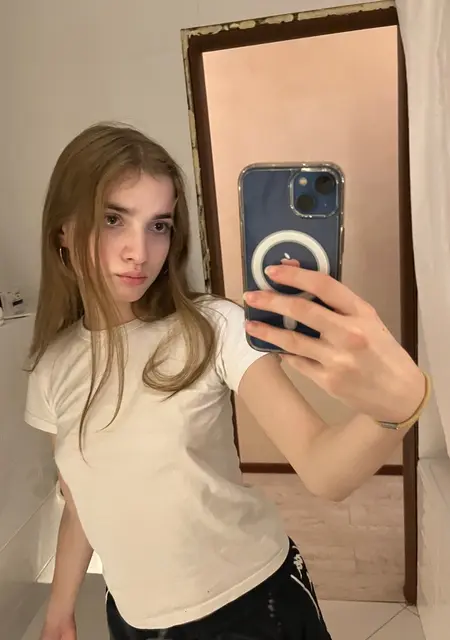 Я Ева, 24, из Симферополя, ищу знакомство для приятного времяпровождения