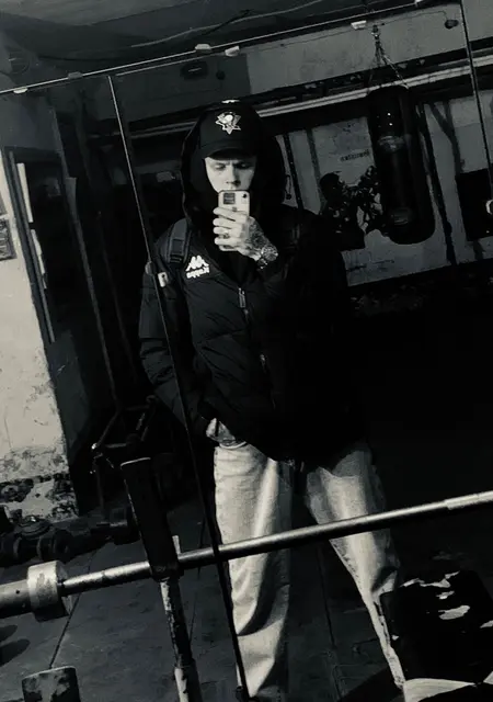 Я Артём, 19, из Магадана, ищу знакомство для постоянных отношений