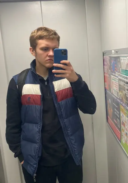 Я Павел, 18, из Кирова, ищу знакомство для постоянных отношений