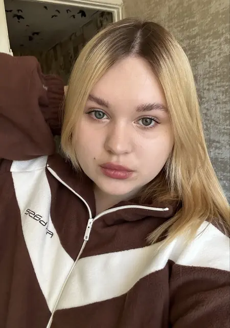 Катя из Окуловки, ищу на сайте постоянные отношения