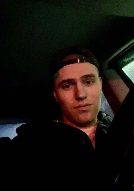 Павел из Гатчины, ищу на сайте знакомства без обязательств