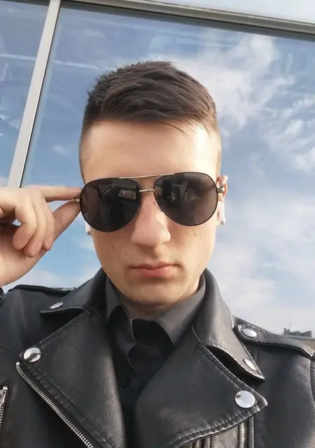 Я Антон, 24, из Ессентуков, ищу знакомство для вирта