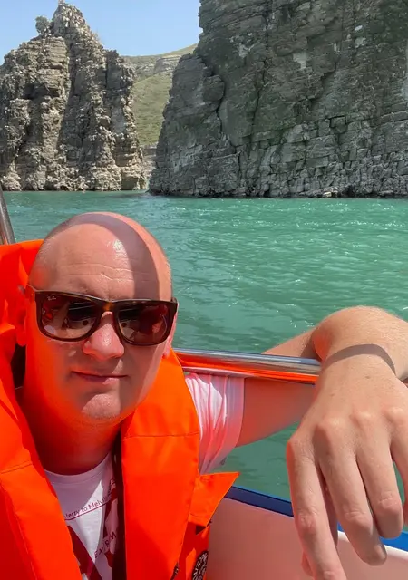 Денис из Харабали, ищу на сайте знакомства на одну ночь