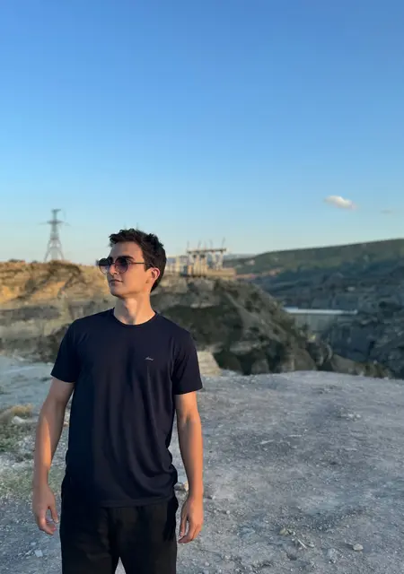 Амир из Каспийска, мне 20, познакомлюсь для общения