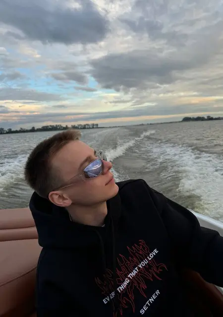 Я Михаил, 24, знакомлюсь на одну ночь в Казани
