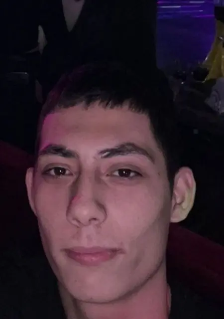 Я Сергей, 18, знакомлюсь для вирта в Томске