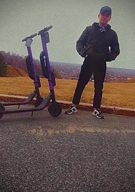 Я Кирилл, 19, из Тобольска, ищу знакомства на одну ночь