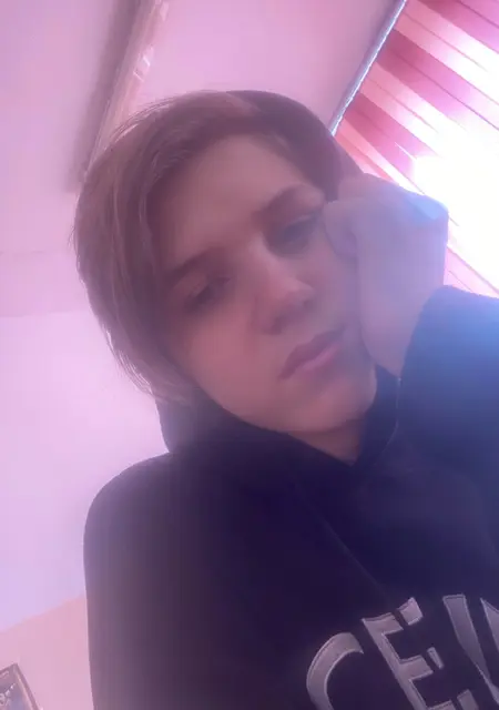 Я Артем, 19, из Владивостока, ищу знакомство для открытые отношения