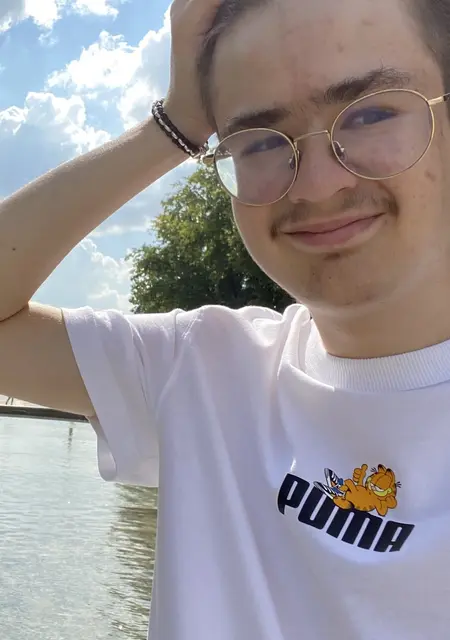 Я Алёша, 18, из Нижнего Новгорода, ищу знакомство для приятного времяпровождения