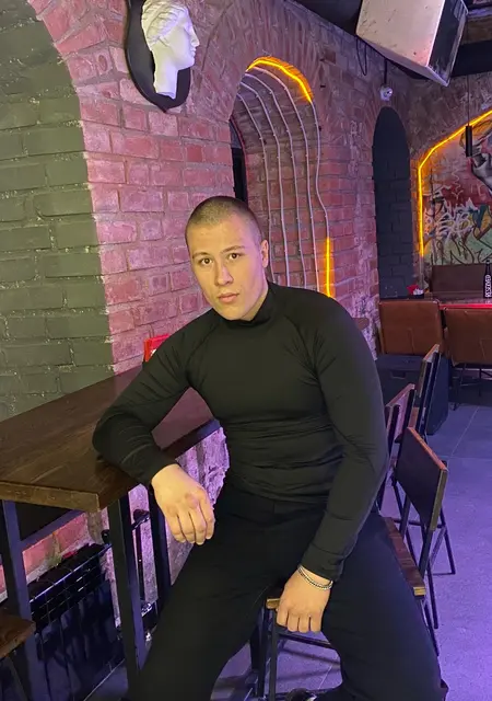 Я Александр, 20, знакомлюсь на одну ночь в Вологде