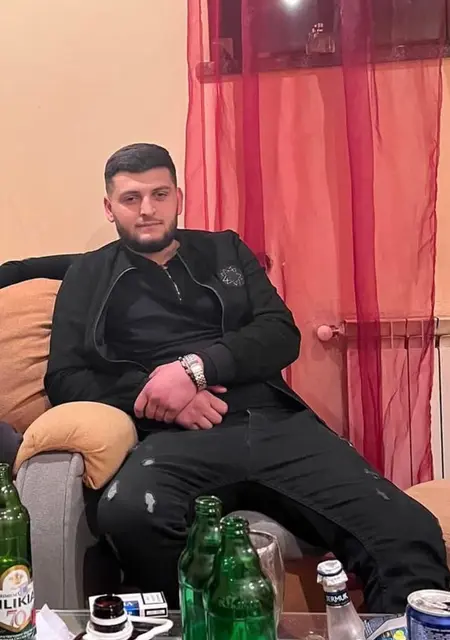 Адам из Новомосковска, ищу на сайте знакомства на одну ночь