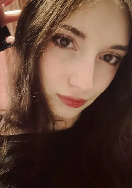 Я Арина, 18, из Москвы, ищу знакомство для вирта