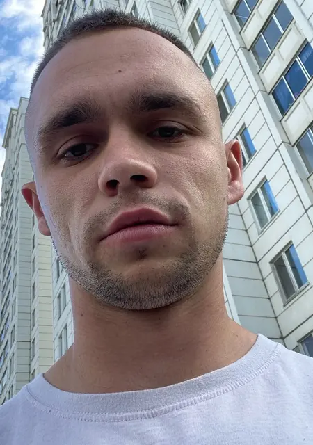 Артём из Норильска, мне 27, познакомлюсь для приятного времяпровождения