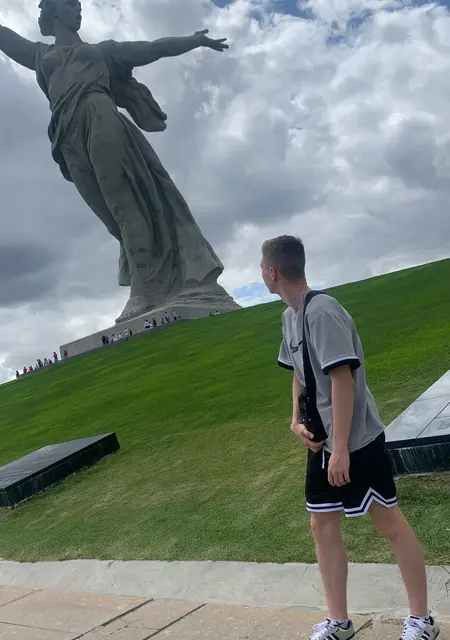 Я Кирилл, 18, из Санкт-Петербурга, ищу знакомства на одну ночь