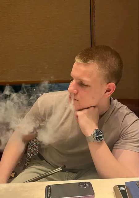 Данил из Владивостока, мне 19, познакомлюсь на одну ночь