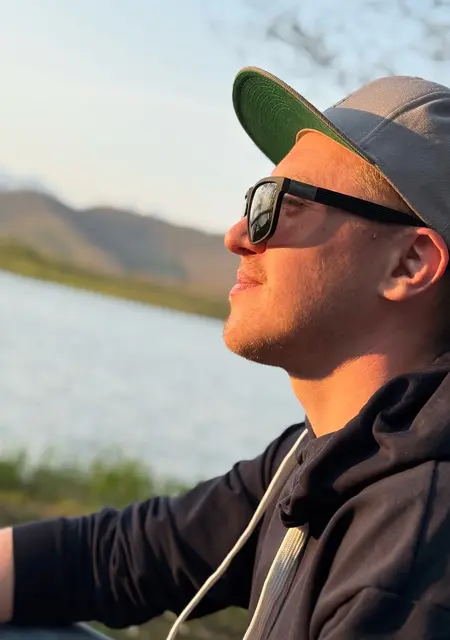 Я Григорий, 30, из Петропавловска-Камчатского, ищу знакомства на одну ночь