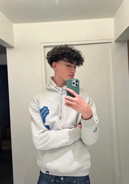 Я Nwolp, 20, из Иванова, ищу знакомства без обязательств