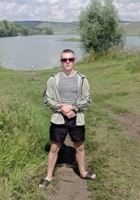 Николай из Санкт-Петербурга, мне 22, познакомлюсь для открытые отношения