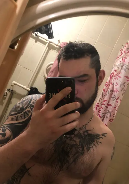 Роман из Абакана, ищу на сайте знакомства на одну ночь