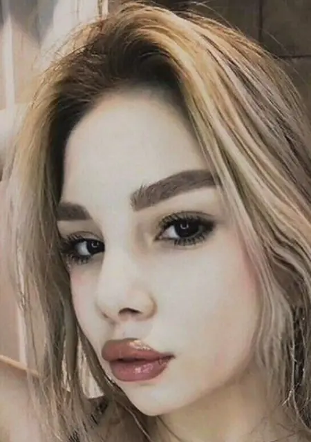 Я Арина, 28, из Санкт-Петербурга, ищу знакомства без обязательств