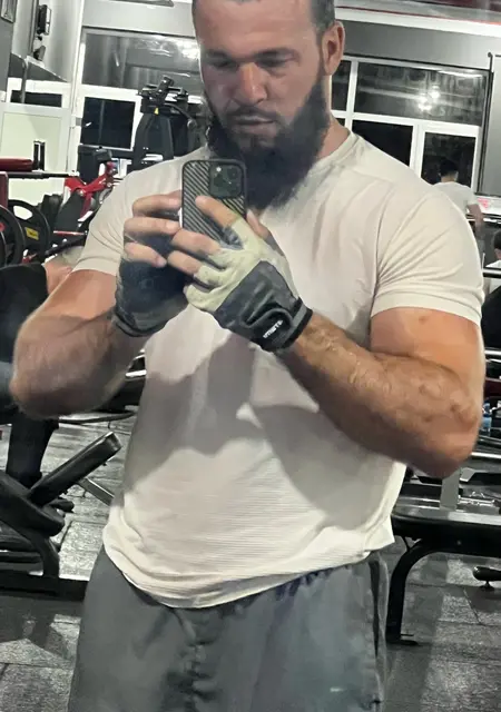 Я Аюб, 26, из Грозного, ищу знакомство для постоянных отношений