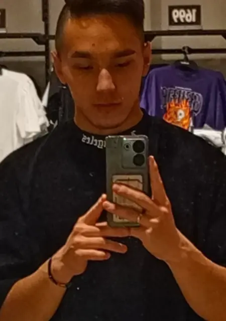 Я Артур, 20, из Улан-Удэ, ищу знакомства без обязательств