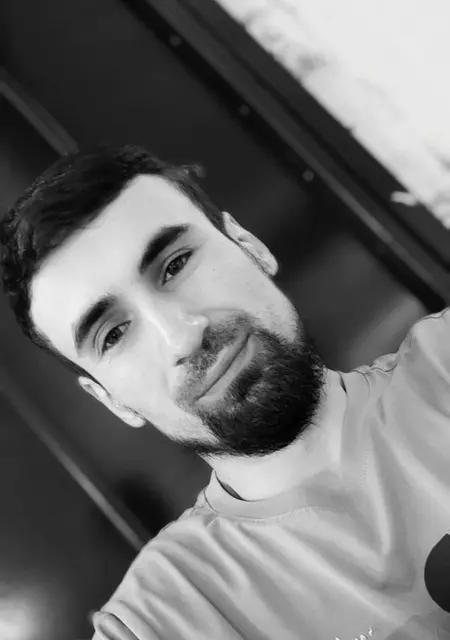 Я Adam, 25, знакомлюсь на одну ночь в Москве