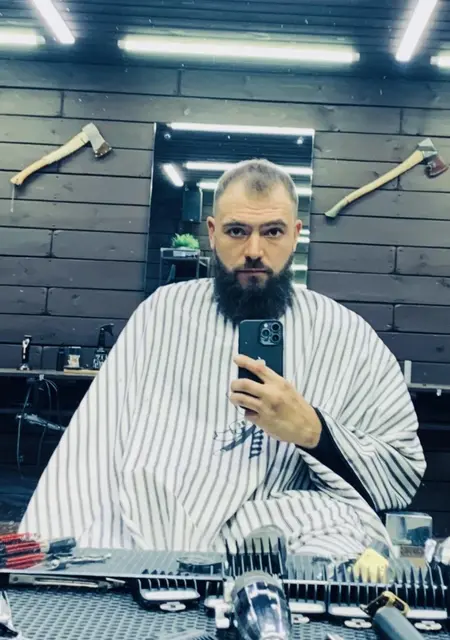 Антон из Черногорска, ищу на сайте постоянные отношения