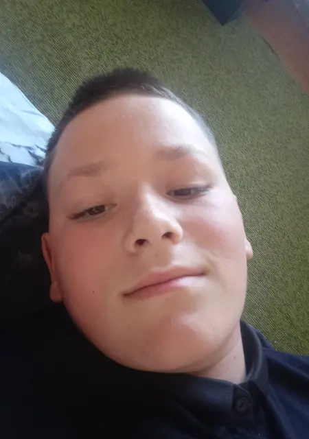 Я Толя, 25, из Краснотурьинска, ищу знакомство для постоянных отношений