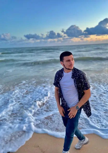 Рафаэль из Керчи, ищу на сайте общение