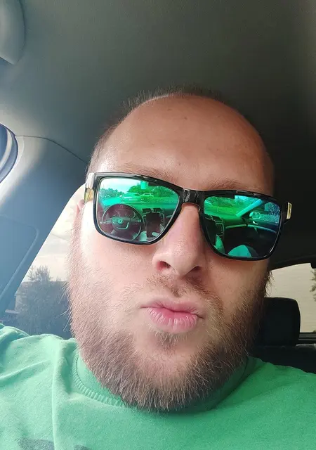 Игорь из Евпатории, мне 30, познакомлюсь для приятного времяпровождения