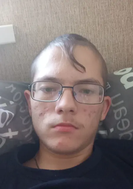 Я Денис, 18, знакомлюсь без обязательств в Костроме