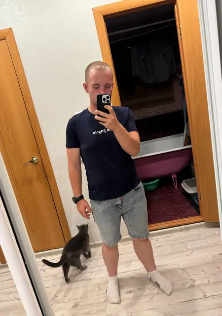 Я Дмитрий, 25, из Воронежа, ищу знакомства без обязательств
