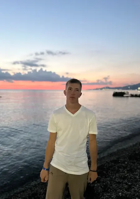 Я Максим, 23, из Тюмени, ищу знакомства без обязательств