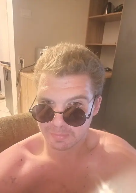 Сергей из Кургана, мне 31, познакомлюсь на одну ночь