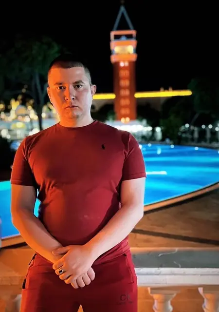 Ruslan из Нового Уренгоя, мне 31, познакомлюсь для вирта