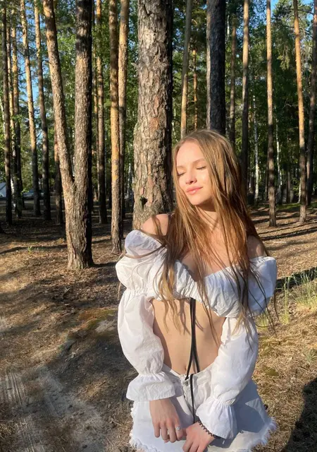 Арина из Омска, ищу на сайте общение